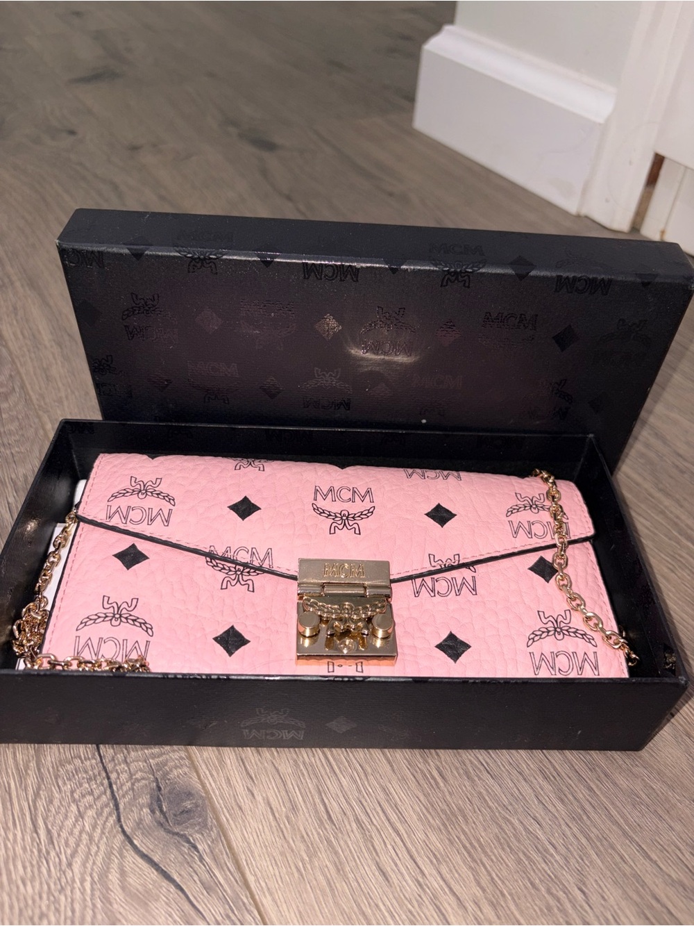 MCM Pink Envelope Clutch with Gold Chain🩷💖